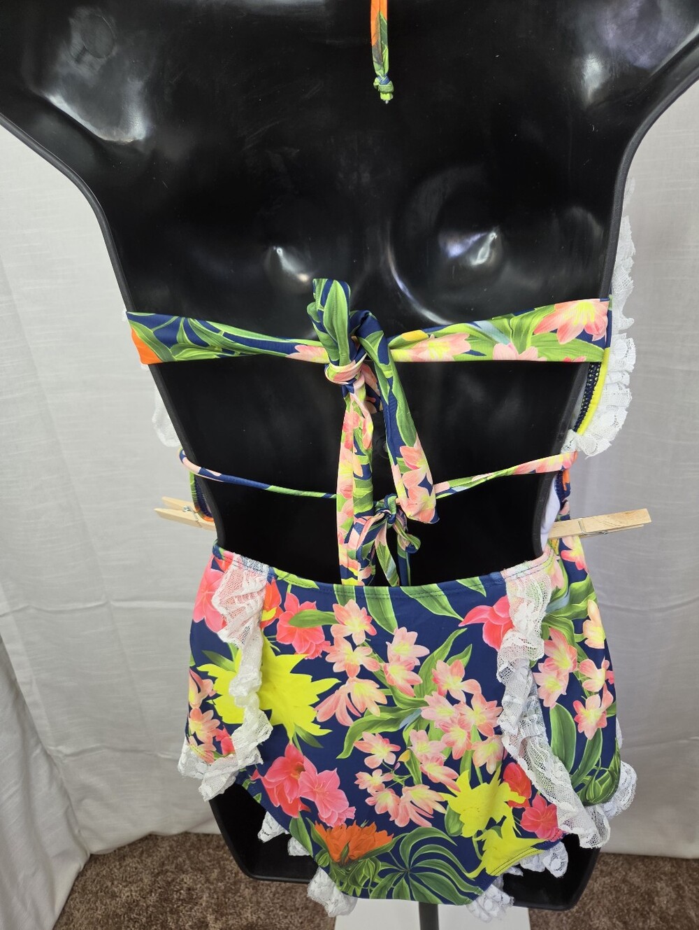 Tropical Ruffles with Lace V-Plunging One Piece Women's Swimsuit Size XL - Picture 9 of 10